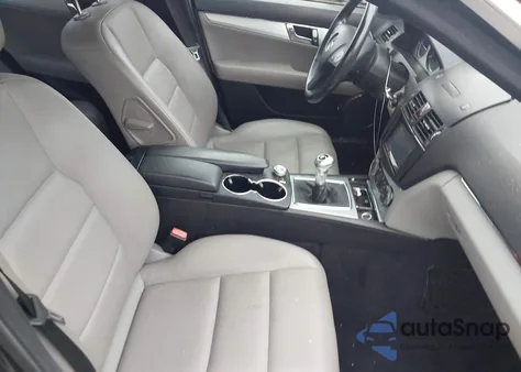 2008 Mercedes-Benz C 300 Luxury/Sport z USA, uszkodzony, nr VIN WDDGF54X38F075307